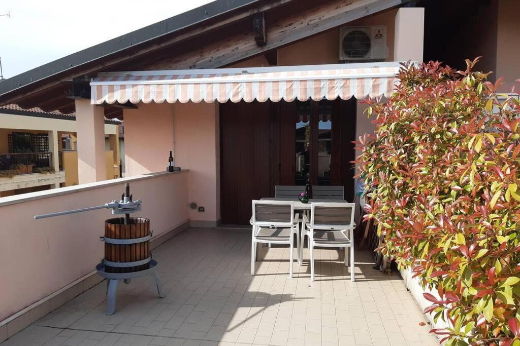 Il Torchio Rooftop Apartment With Wide Terrace Sirmione Exterior photo